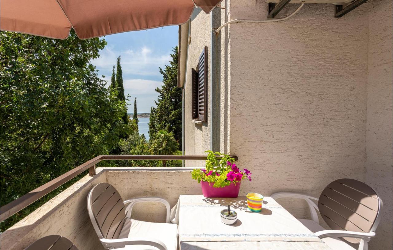 Beautiful Apartment In Omisalj With Kitchen Exterior foto