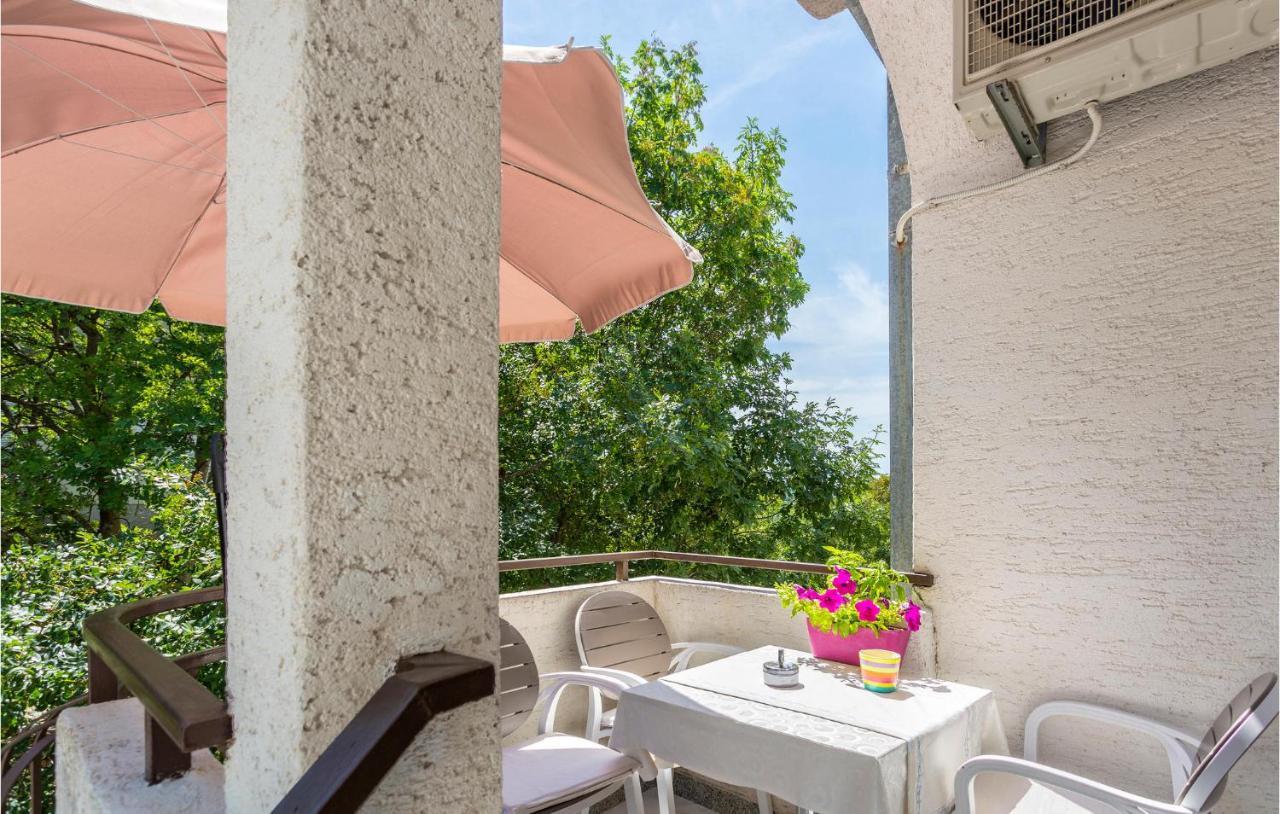 Beautiful Apartment In Omisalj With Kitchen Exterior foto