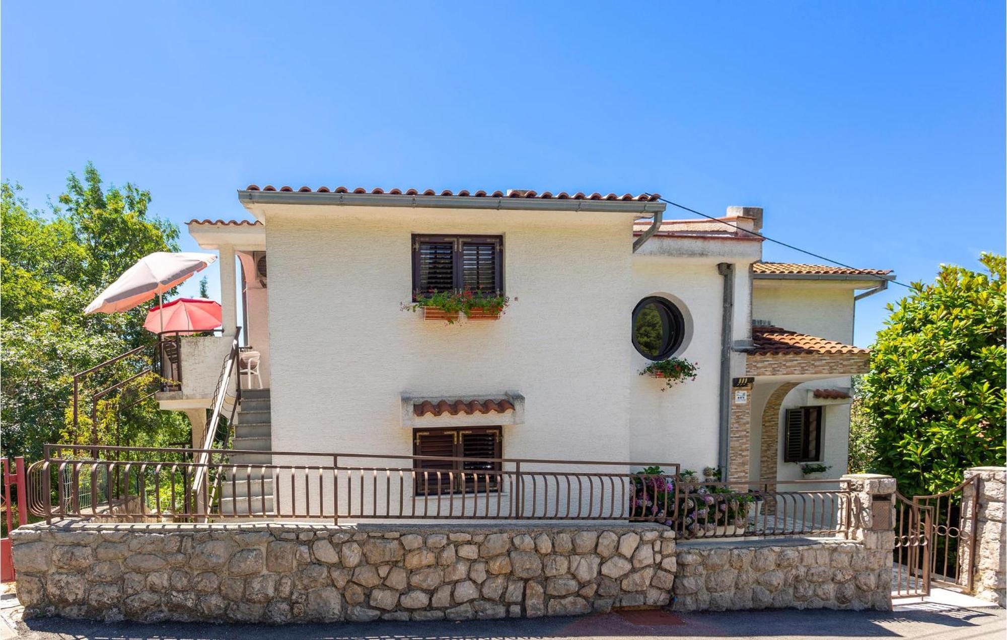 Beautiful Apartment In Omisalj With Kitchen Exterior foto